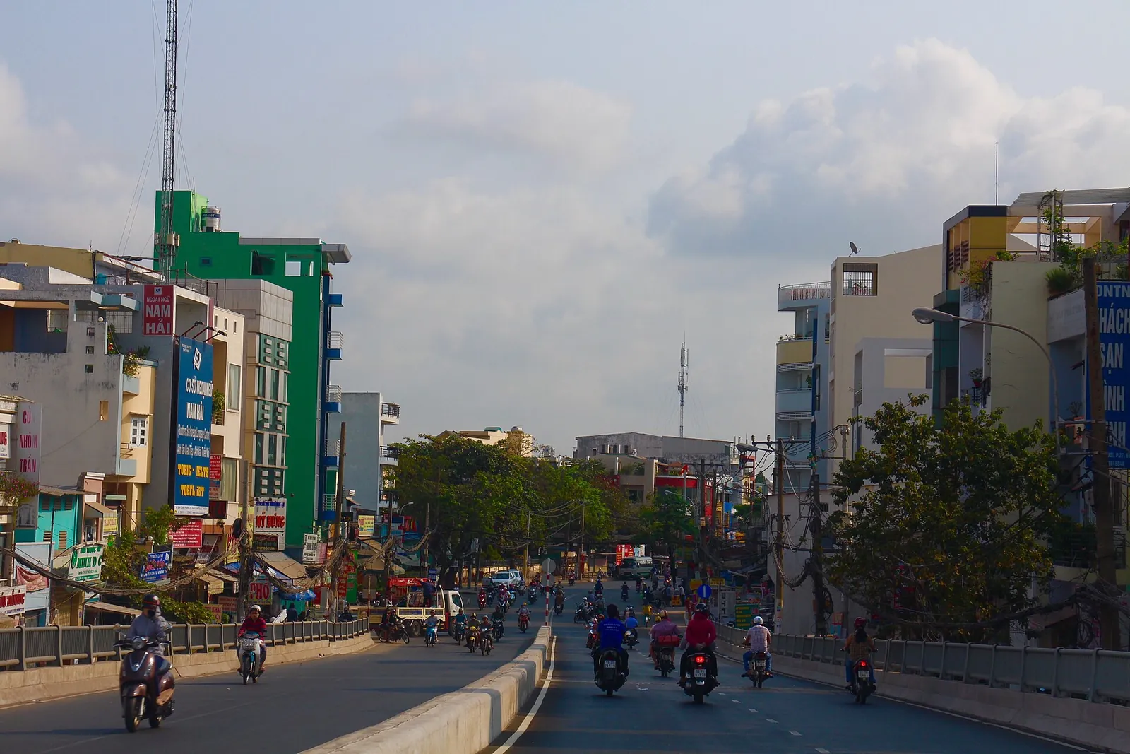 Cầu Kinh Thanh Đa — lối vào duy nhất của bán đảo suốt 30 năm qua