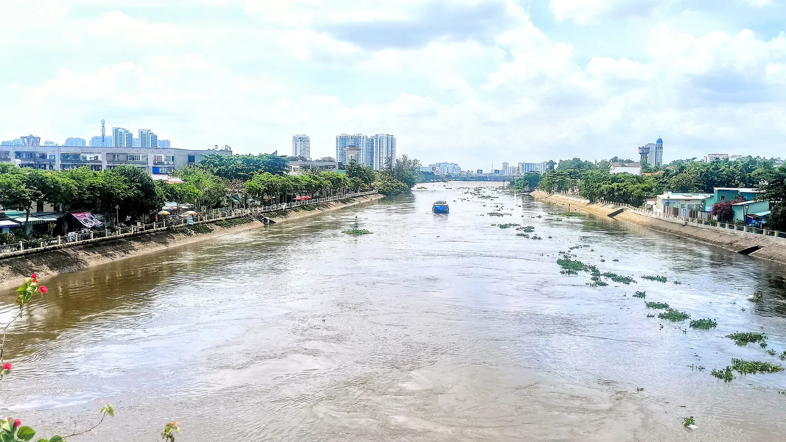 Khu dân cư hiện hữu hai bên kênh Thanh Đa, phía nam bán đảo