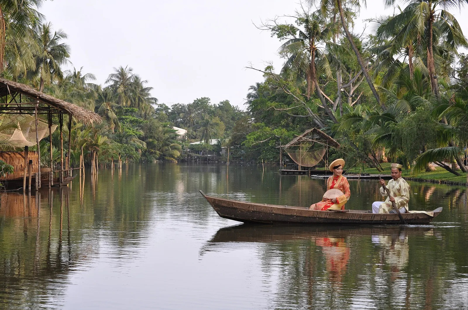 Chèo thuyền trên sông nước Bình Quới